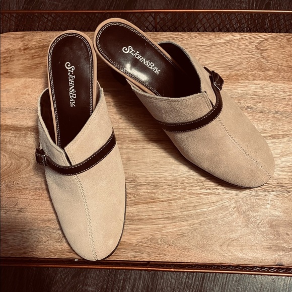 ⭕️St.John’s Bay Heel Slip-on Career Shoe        size 7.5 M - Picture 3 of 6